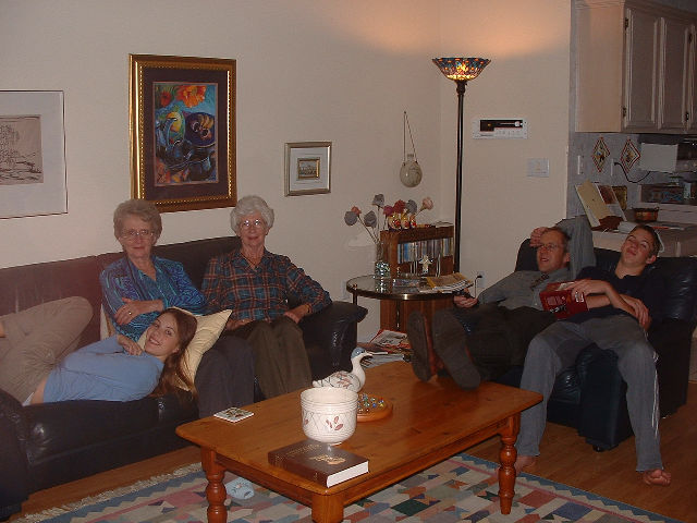 Die aand voor kersfees. Ds. Brits, Ferdinand, Anri, Tannie Louise se Ma en die se suster.